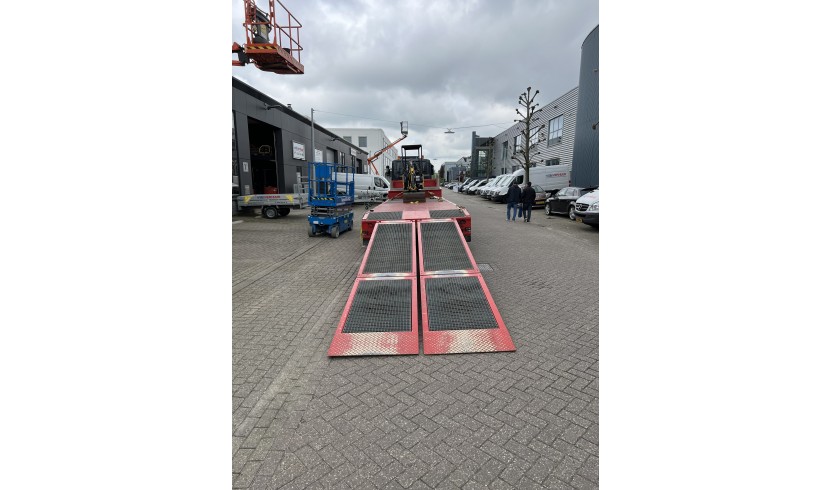 Vrachtwagen met 3-Assige Semi Dieplader